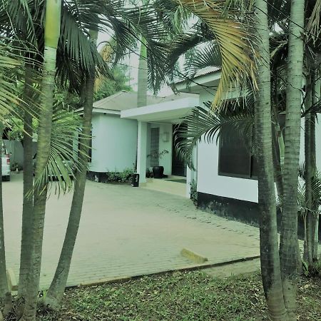 Transit Airport B&B Дар-эс-Саламе Экстерьер фото