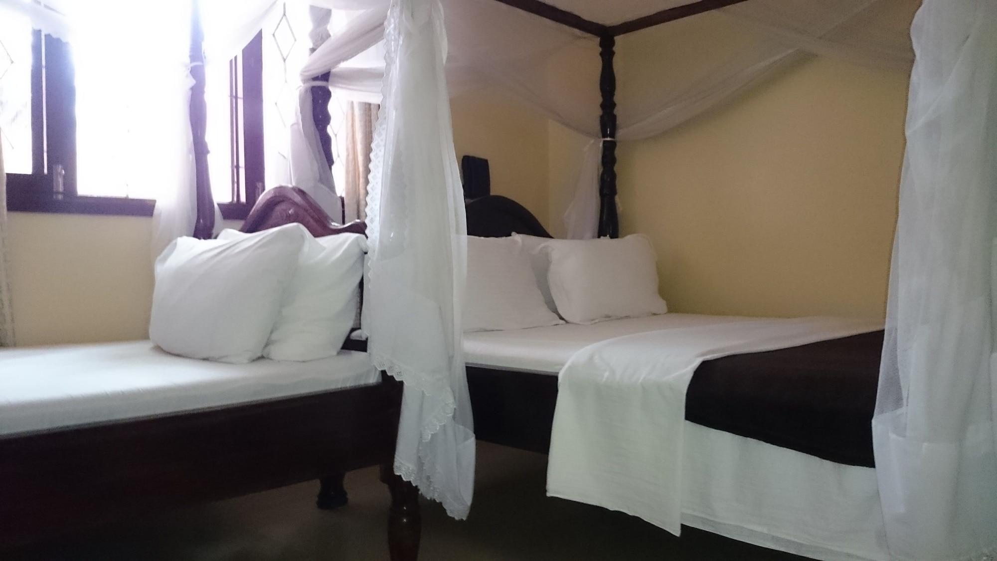 Transit Airport B&B Дар-эс-Саламе Экстерьер фото
