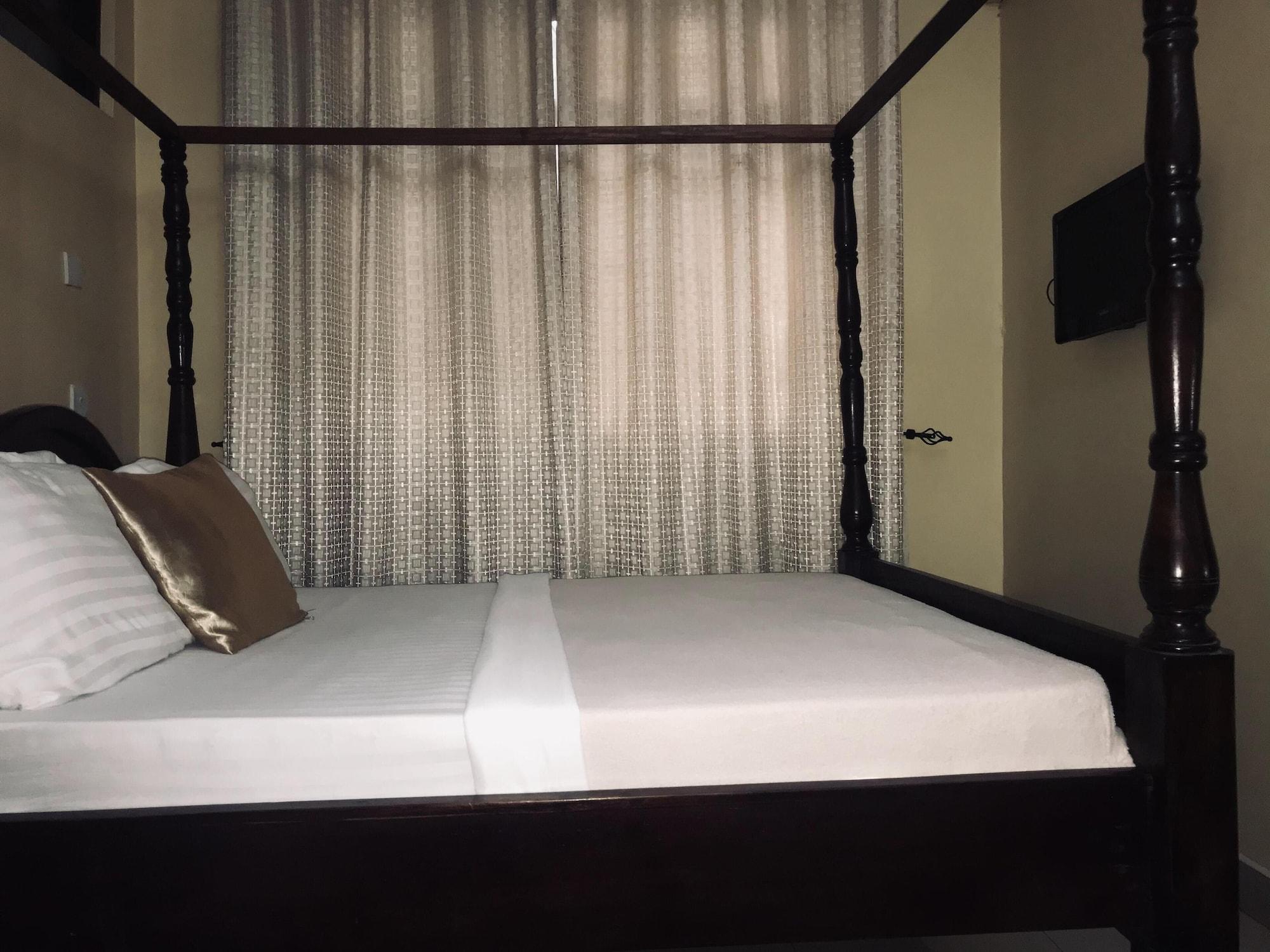 Transit Airport B&B Дар-эс-Саламе Экстерьер фото