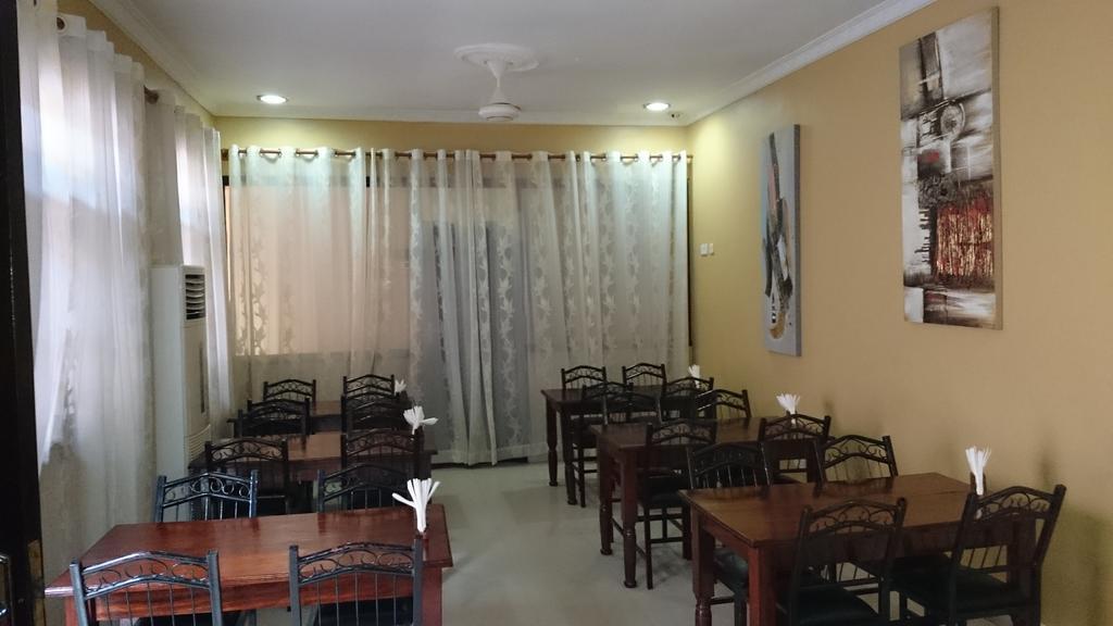 Transit Airport B&B Дар-эс-Саламе Экстерьер фото