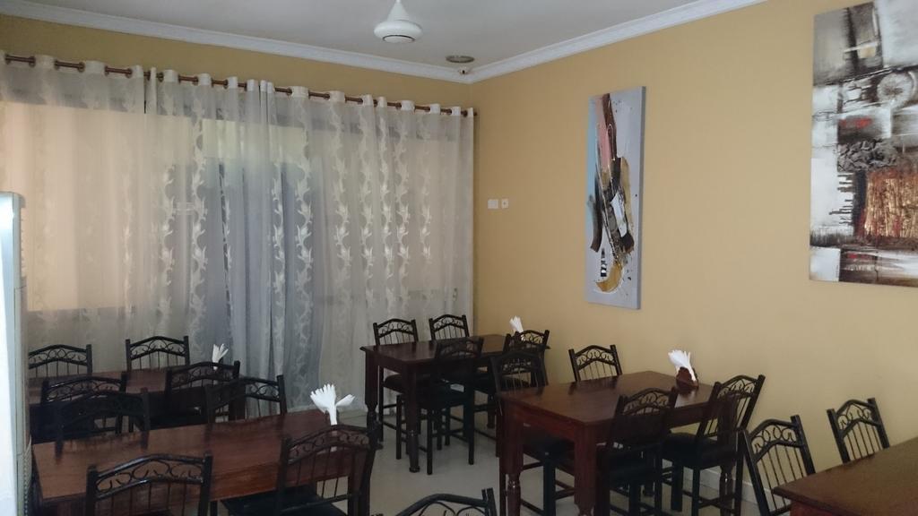 Transit Airport B&B Дар-эс-Саламе Экстерьер фото
