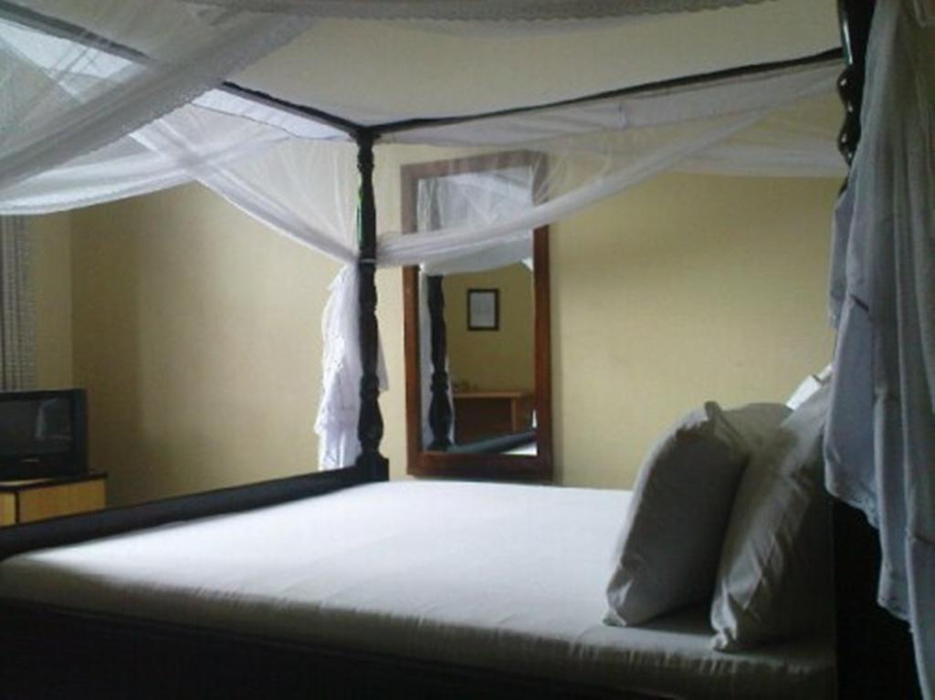 Transit Airport B&B Дар-эс-Саламе Экстерьер фото
