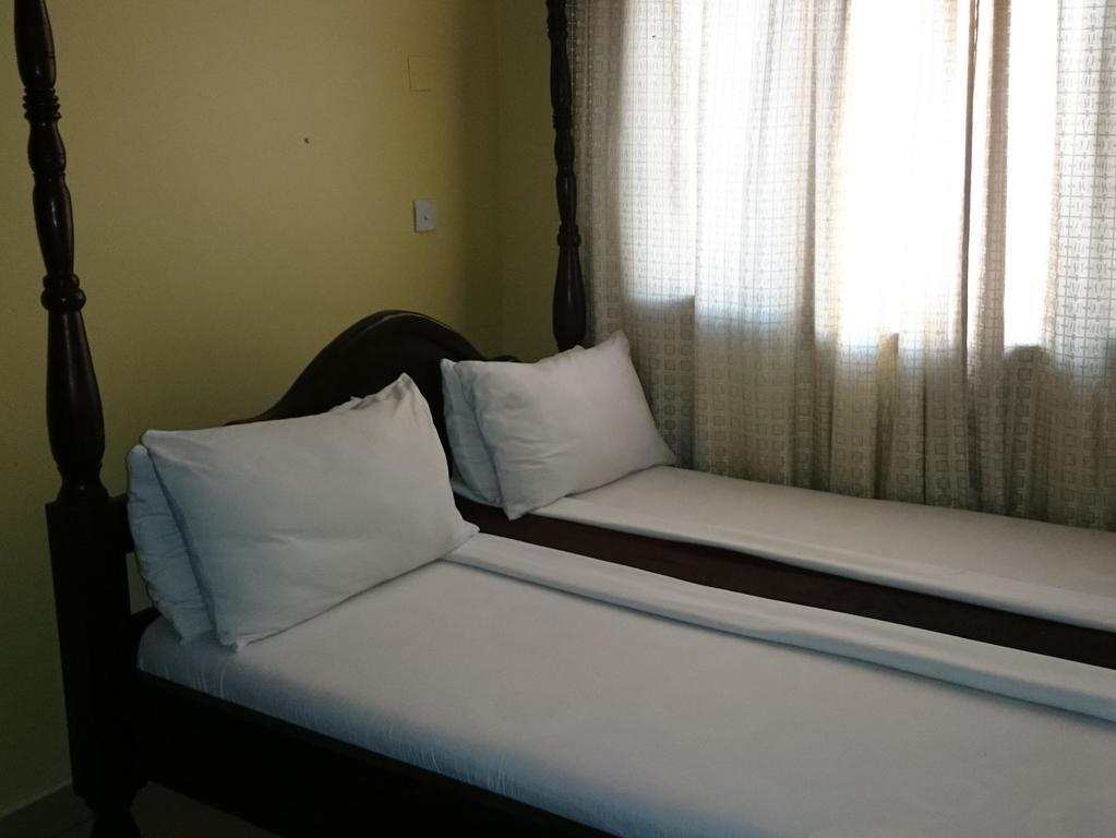 Transit Airport B&B Дар-эс-Саламе Экстерьер фото