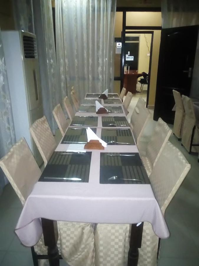 Transit Airport B&B Дар-эс-Саламе Экстерьер фото
